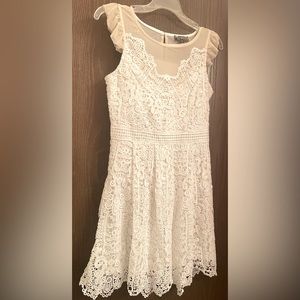 J glee Sz-S White crochet lined flowing sleeveless dress